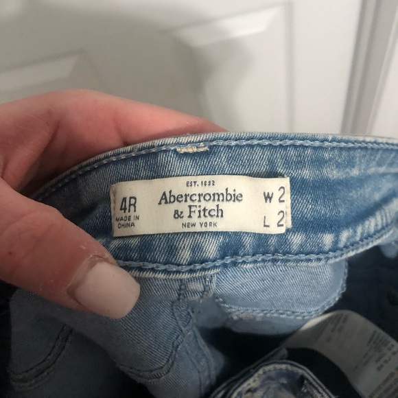 Abercrombie light wash jeans - Picture 1 of 3